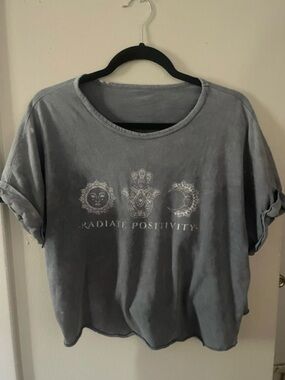 Light grey celestial cropped tee